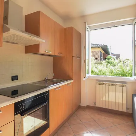 1 Bedroom Lovely In Lägenhet Domaso