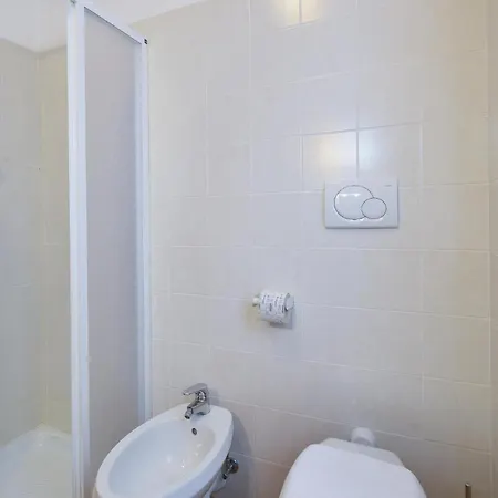 1 Bedroom Lovely In アパート ドマーゾ
