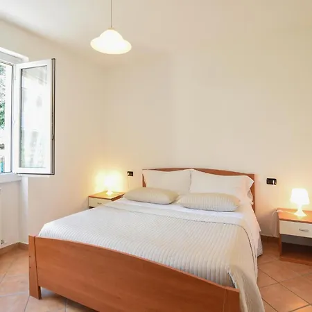 1 Bedroom Lovely In アパート